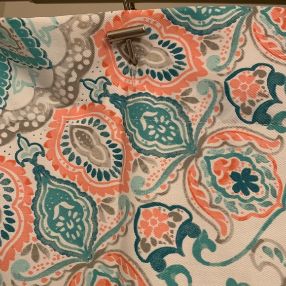 Beautiful Pattern Shower Curtain Like New - Picture 3 of 4